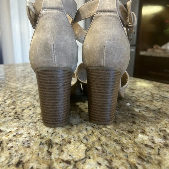 Indigo Rd Beige Open Toe Heels - Picture 6 of 7